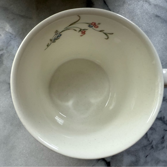 Peter Rabbit Charming Rabbit Design Mug Royal Albert bone China - Picture 2 of 7